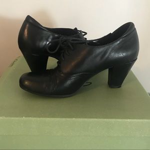 Clark’s Mary Jane style black heels size 8.5